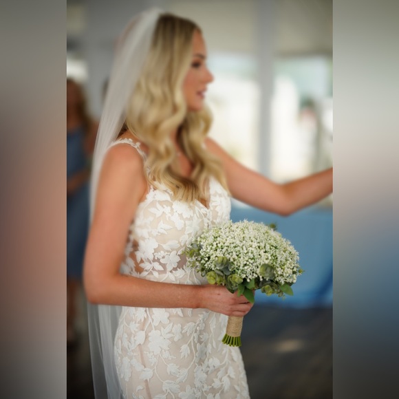 Wedding dress, size 8 (fits like a 4/5) ivory/white - Picture 3 of 3